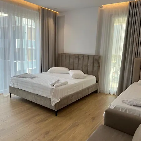 Trevi & Restorant, Otel