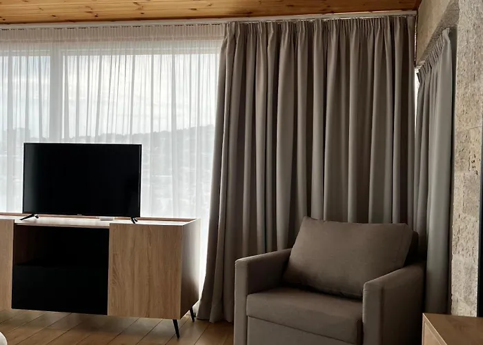 Trevi & Restorant, Hotel Shëngjin