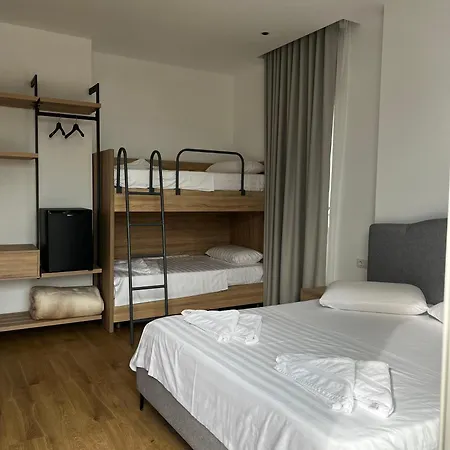 Trevi & Restorant, Отель