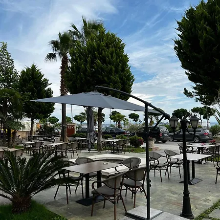 Trevi & Restorant, Hotell Shëngjin