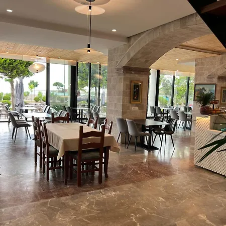 Hotel Trevi & Restorant,
