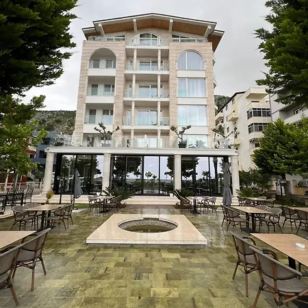 Trevi & Restorant,