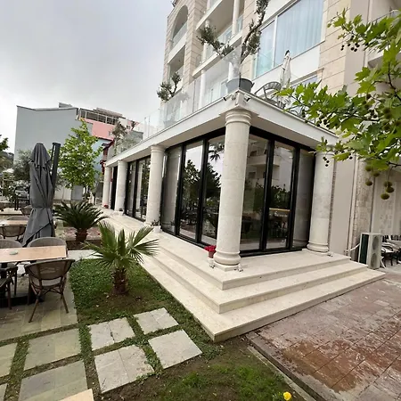 Trevi & Restorant, Hotell Shëngjin