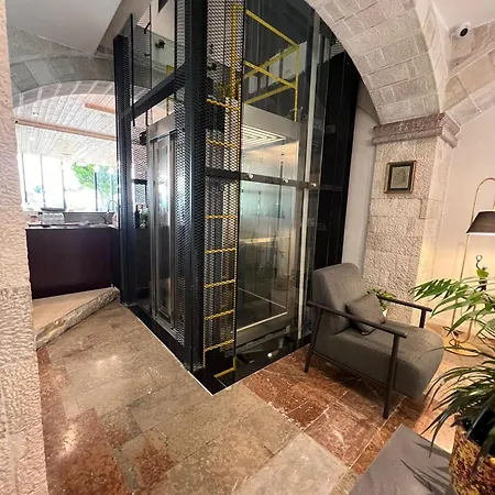 Trevi & Restorant, Отель 4*