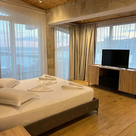 Trevi & Restorant, Hotell