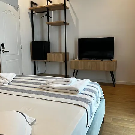 Отель Trevi & Restorant,