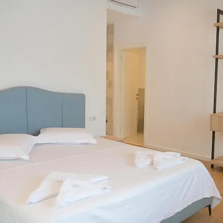 Trevi & Restorant, Hotel