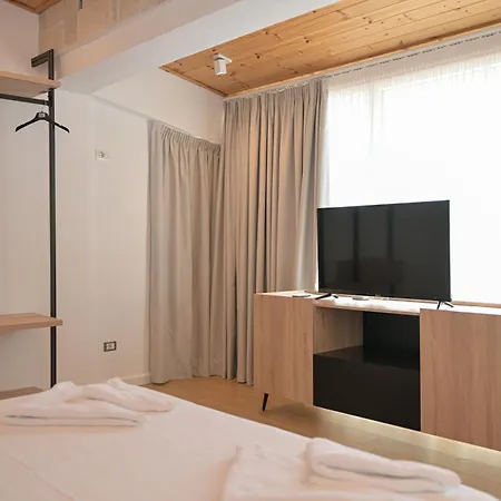 Hotel Trevi & Restorant,