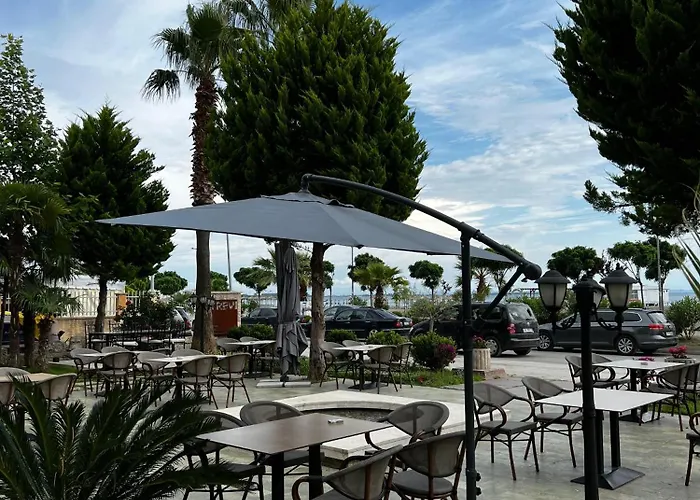 Trevi & Restorant, 酒店 Shëngjin