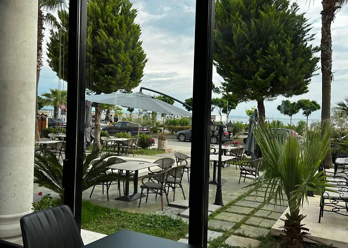Hotel Trevi & Restorant,