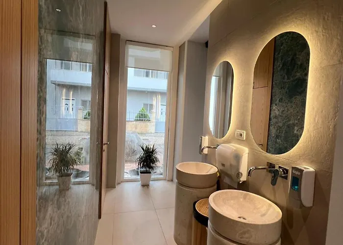 Trevi & Restorant, 4* Shëngjin