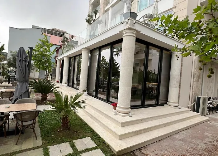 Trevi & Restorant, 酒店 Shëngjin